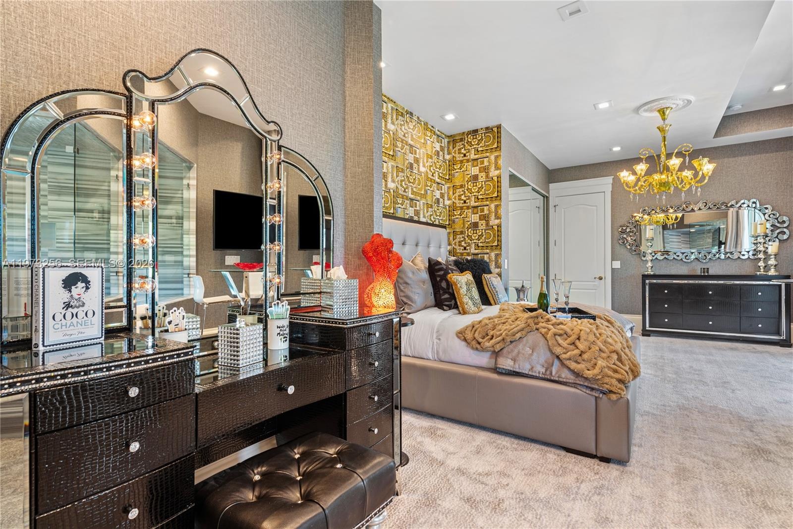 Secondary bathroom with marble countertops